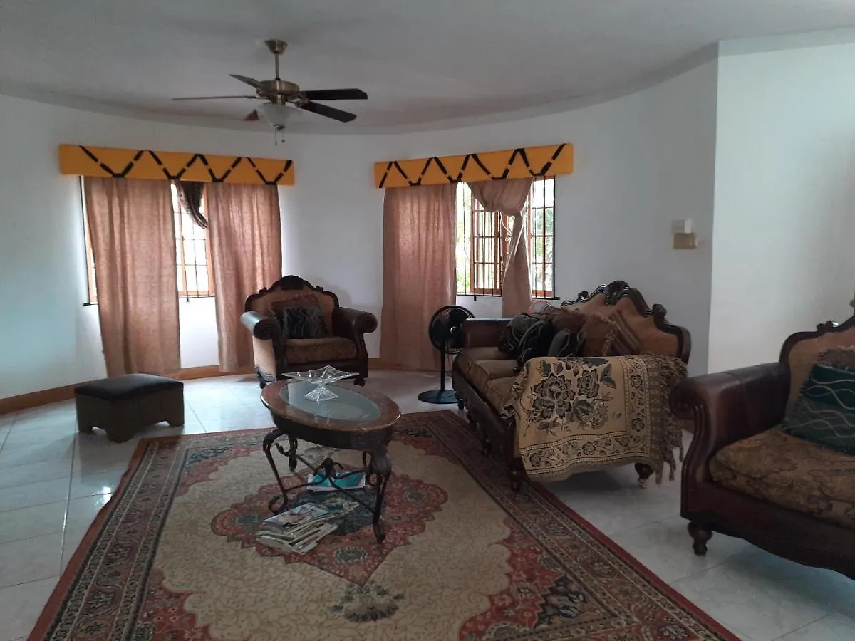 Burg Ann'S Villa Montego Bay